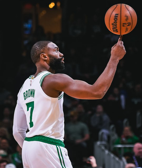 开元棋牌试玩-杨瀚森被雪藏霍勒迪全能难救主，布朗20+8+5+4，绿军复仇开拓者